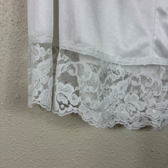 VTG Vassarette White Nylon Half Slip Skirt L Made in USA Lace Hem Silky Lingerie - Picture 2 of 5